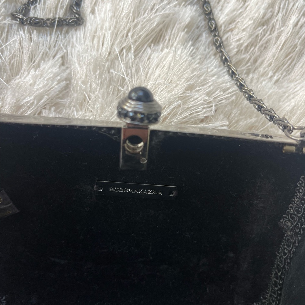 BCBG cute little evening purse .  In perfect condition.  Silver - Picture 3 of 6
